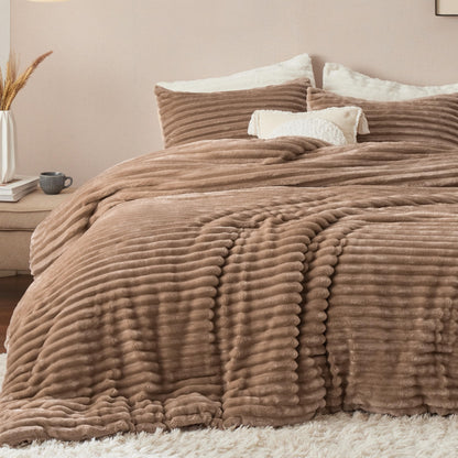 Bedsure Fluffy Comforter Set Queen - Super Soft Faux Fur Bed Set Cream White, Winter Warm Plush Fleece Bedding, 3 Pieces, 1 Shaggy Fuzzy Queen Size Comforter with 2 Pillowcases